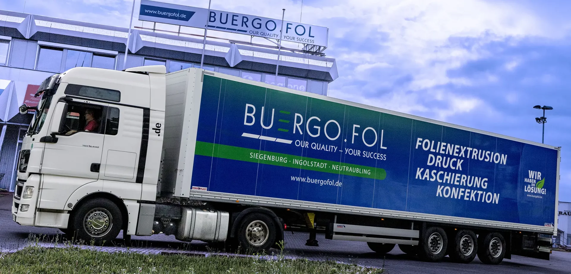 Buergofol LKW für weltweite Lieferung von Verpackungsfolien – internationale Logistik für Folienextrusion, Druck und Kaschierung